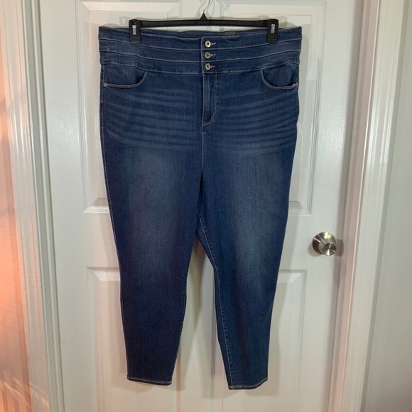 Torrid Boyfriend 3 Button Cotton Jeans Plus Size 26 NWT - Picture 1 of 9